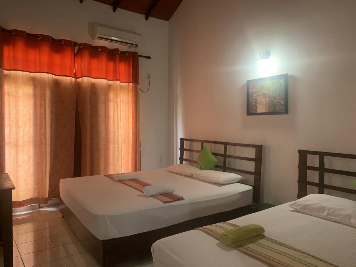 360 Beach Residence Negombo Buitenkant foto