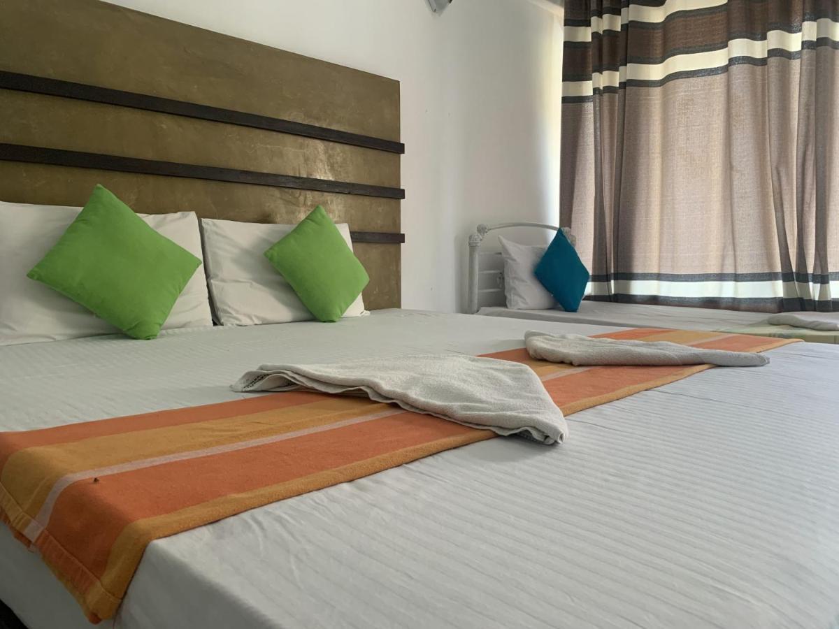 360 Beach Residence Negombo Buitenkant foto