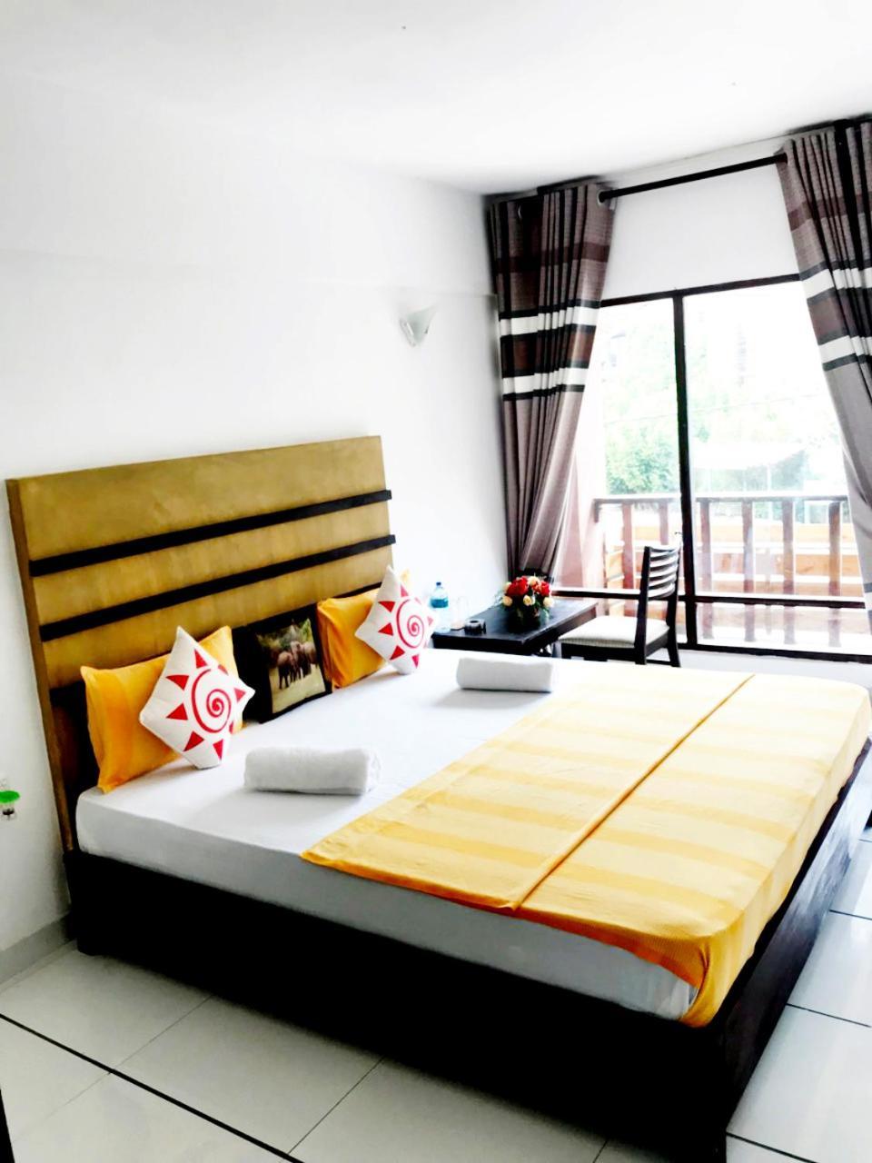360 Beach Residence Negombo Buitenkant foto