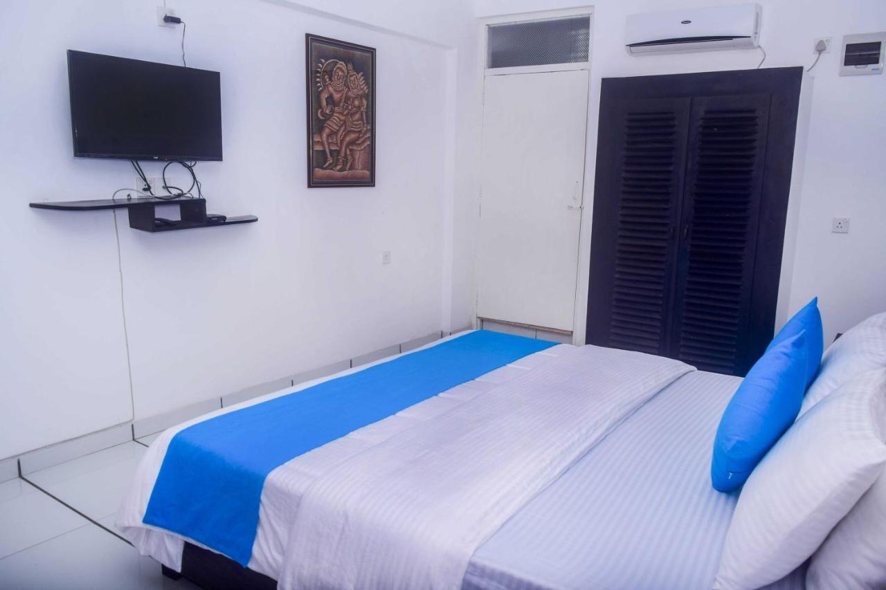 360 Beach Residence Negombo Buitenkant foto