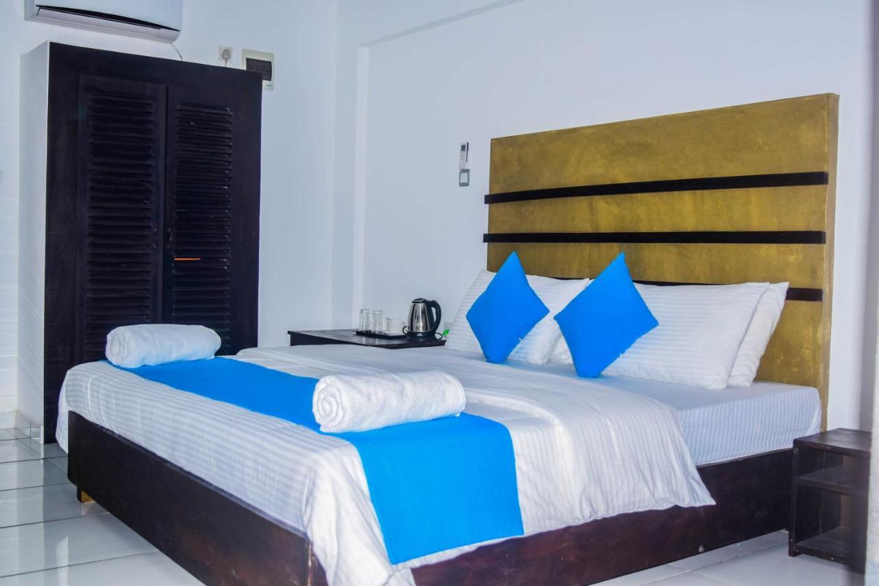 360 Beach Residence Negombo Buitenkant foto
